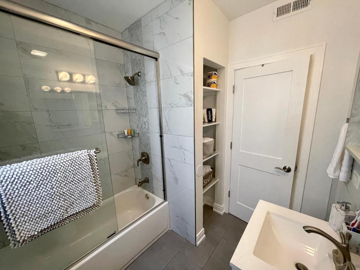 The Blue Golden Luxury Modern 3- Bedroom Apartment In Chicago Exterior foto